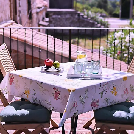 Stone House Pojata Сasa de vacaciones Starigrad Paklenica