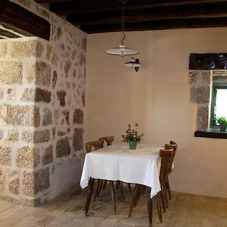 Semesterbostad Stone House Pojata Starigrad Paklenica